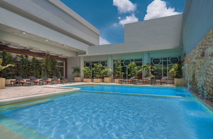 Manila Prince Hotel pool