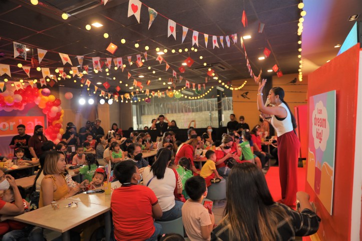 Storyteller Steph Ongkiko made the reading time a fun and meaningful activity for the kids