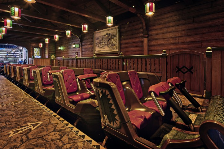 HKDL_World of Frozen_Oaken_s Sliding Sleighs_3