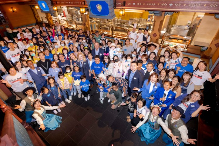 Hong Kong Disneyland, Make-A-Wish_Summer Snow Day Wishes CelebrationJPG