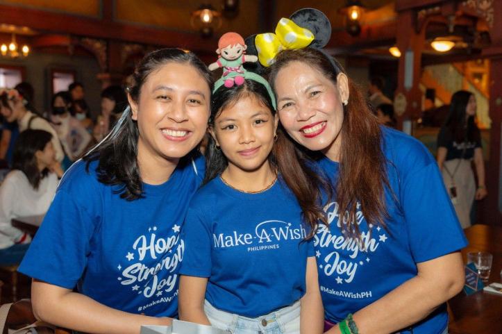 Rhianne (center)_HKDL x MAW