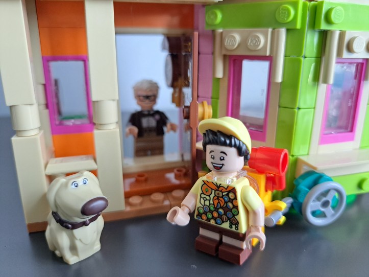 LEGO UP HOUSE INSIDE (3)