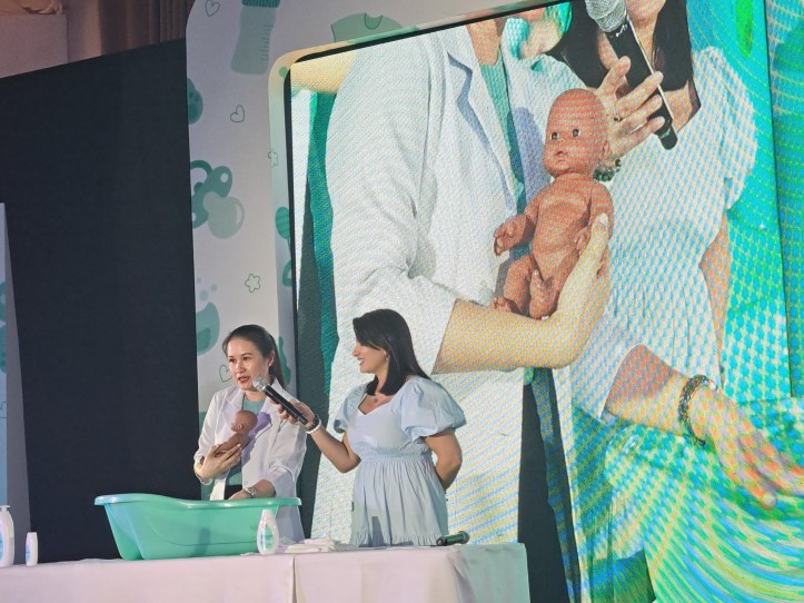 From Bump to Baby Johnsons Baby Event new born bath