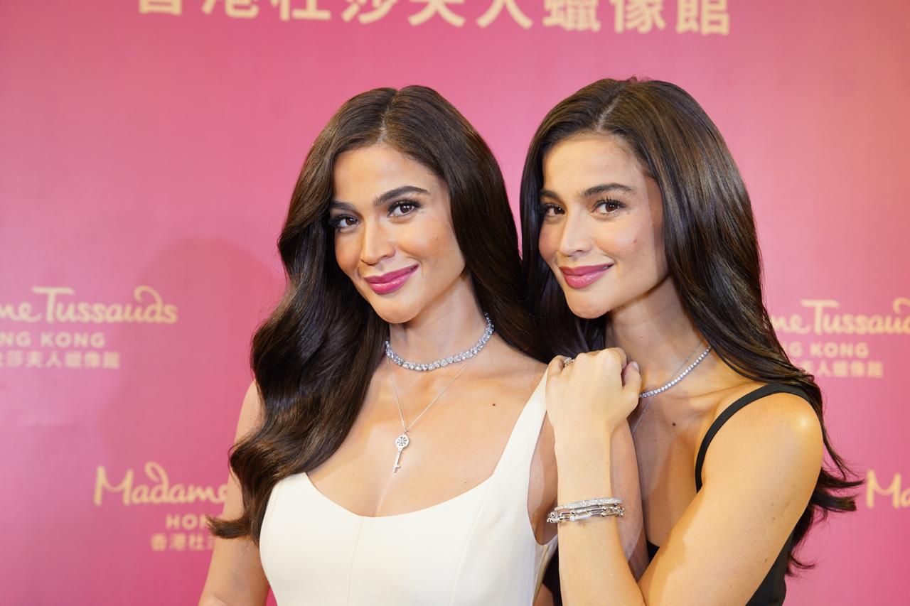 Anne Hathaway covers V Magazine Summer 2024 by Chris Colls -  fashionotography, image size:1280x853